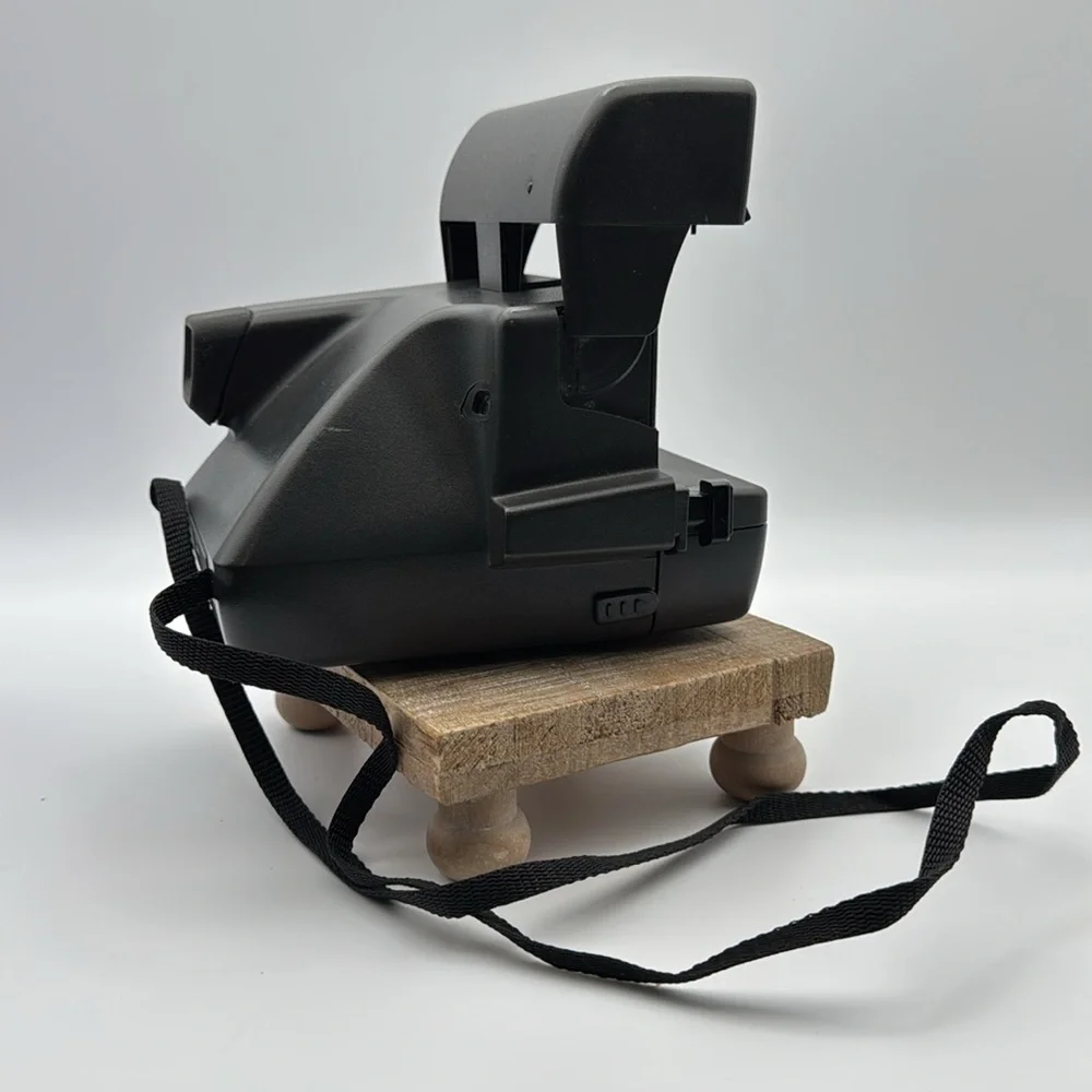 Polaroid OneStep Black Instant Camera Includes Case and Two Sealed Packs of Film - Picture 7 of 8